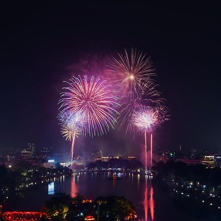 메이 드 빌 올드 쿼터 호텔 하노이 외부 사진 Fireworks at the 2013 National Day Parade