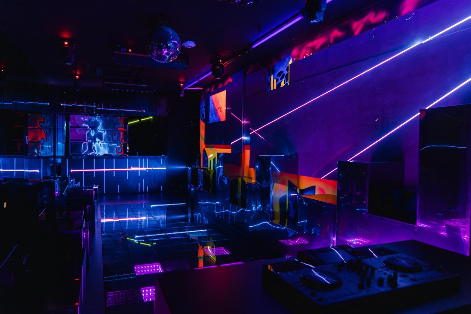 메이 드 빌 올드 쿼터 호텔 하노이 외부 사진 The nightclub