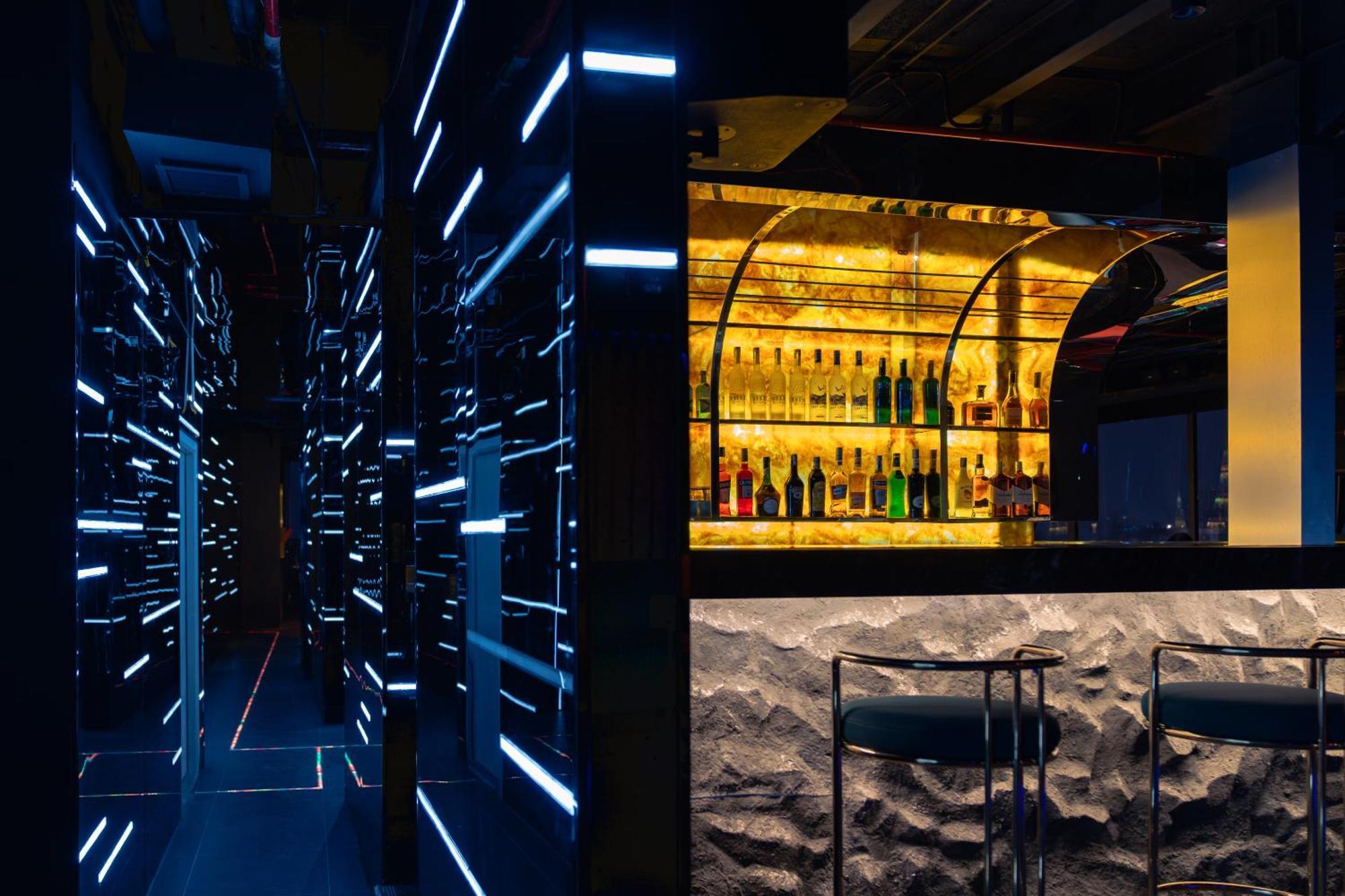 메이 드 빌 올드 쿼터 호텔 하노이 외부 사진 The bar at the 360° Ice Bar