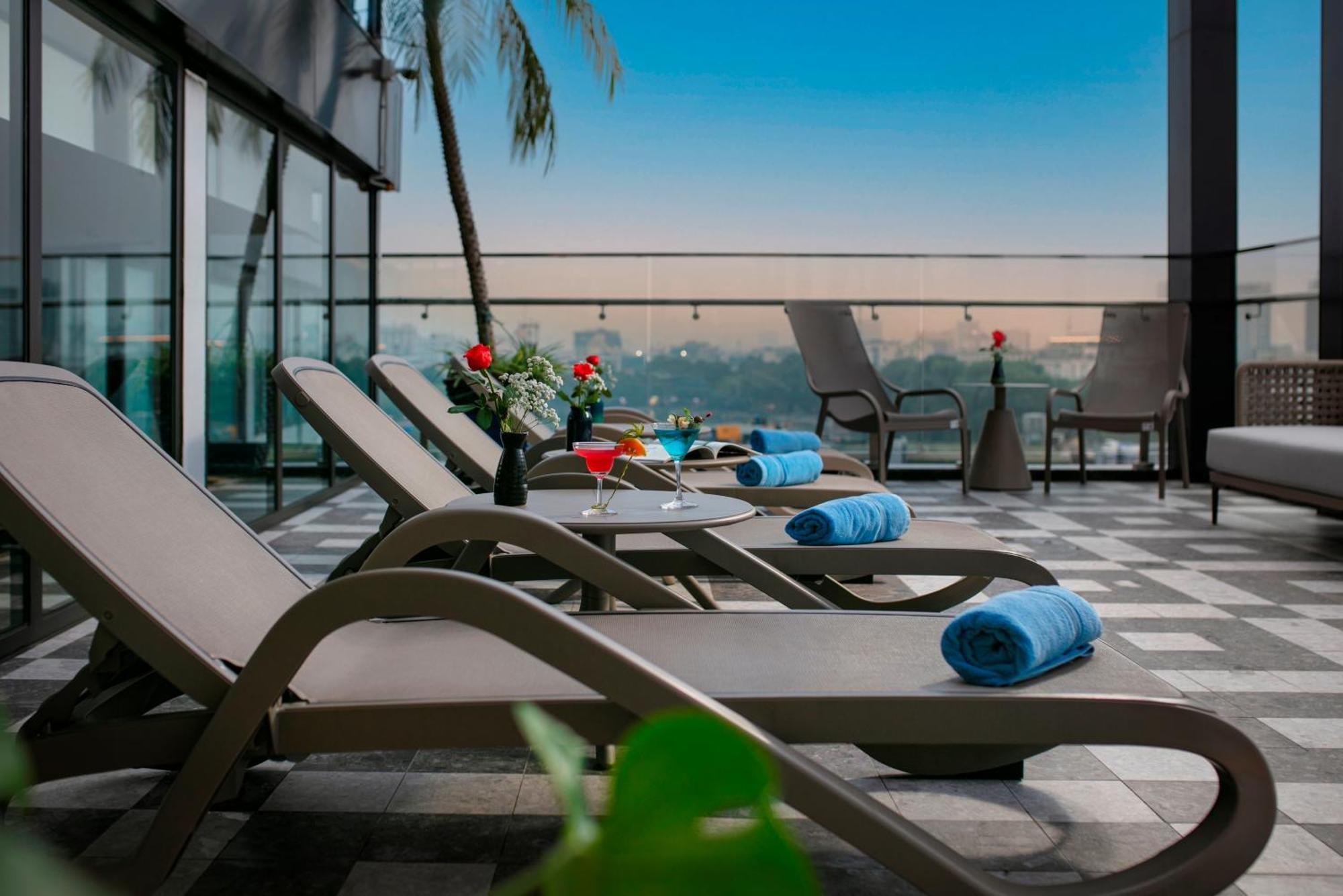 메이 드 빌 올드 쿼터 호텔 하노이 외부 사진 Rooftop pool