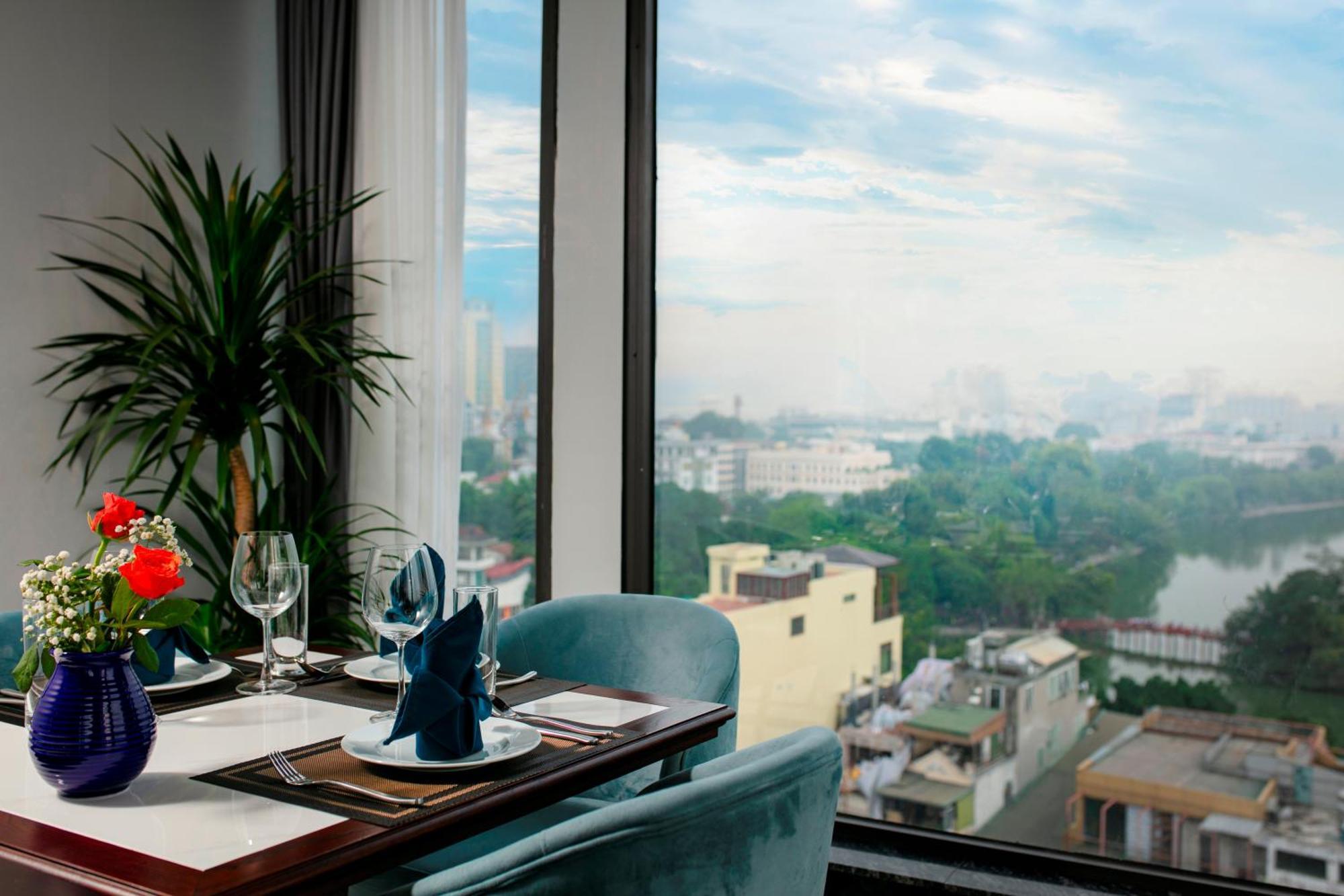 메이 드 빌 올드 쿼터 호텔 하노이 외부 사진 View from the restaurant