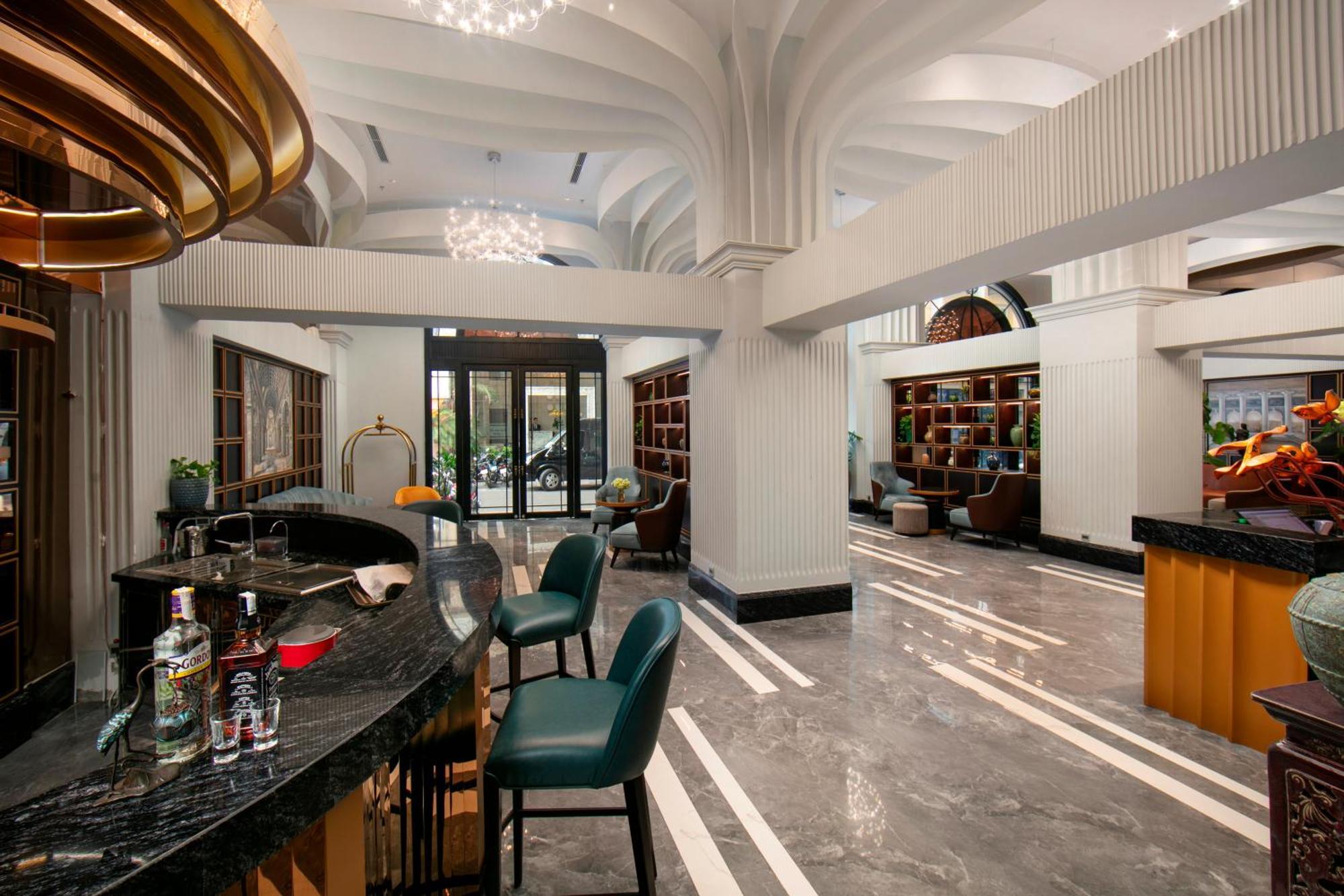 메이 드 빌 올드 쿼터 호텔 하노이 외부 사진 The lobby of the hotel