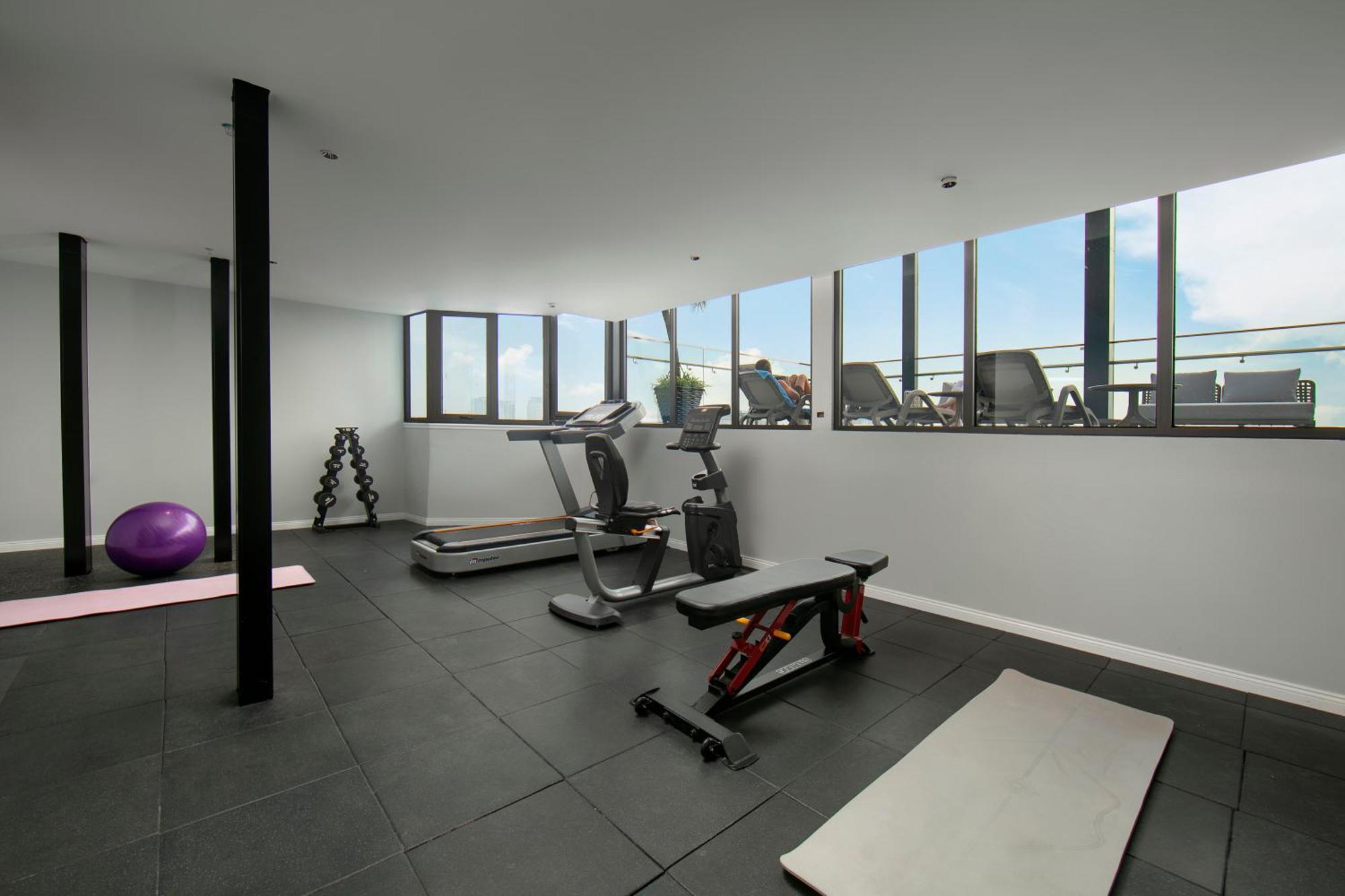 메이 드 빌 올드 쿼터 호텔 하노이 외부 사진 The gym at the 1001 apartment complex